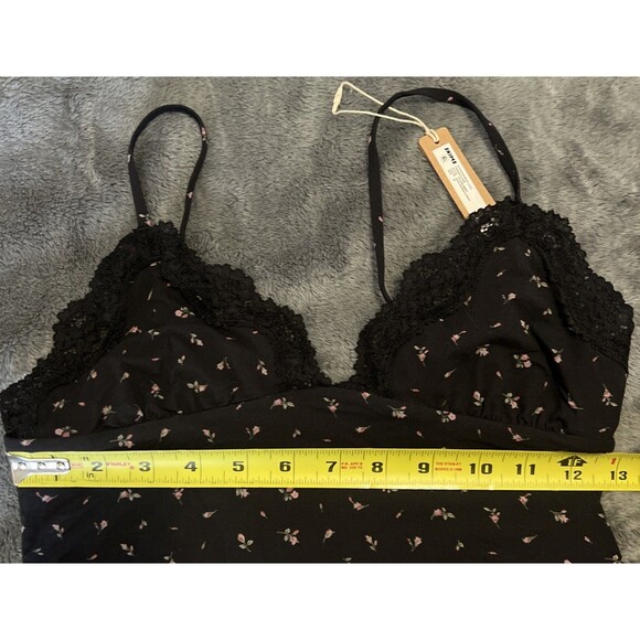 MEDIUM SKIMS Fits Everybody Lace Triangle CAMI Onyx TP-CAM-6688W - Picture 5 of 6